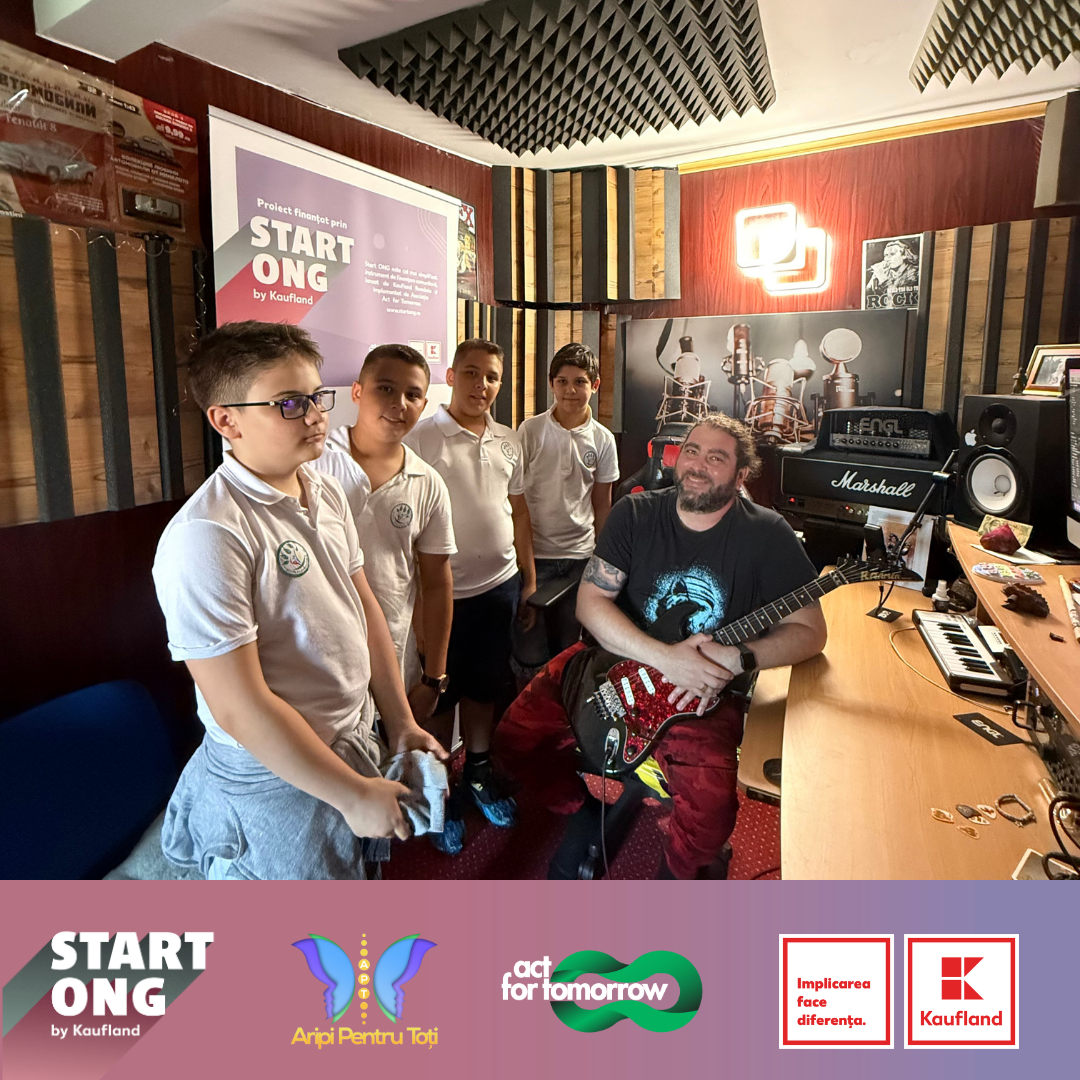 Participanți la paradă