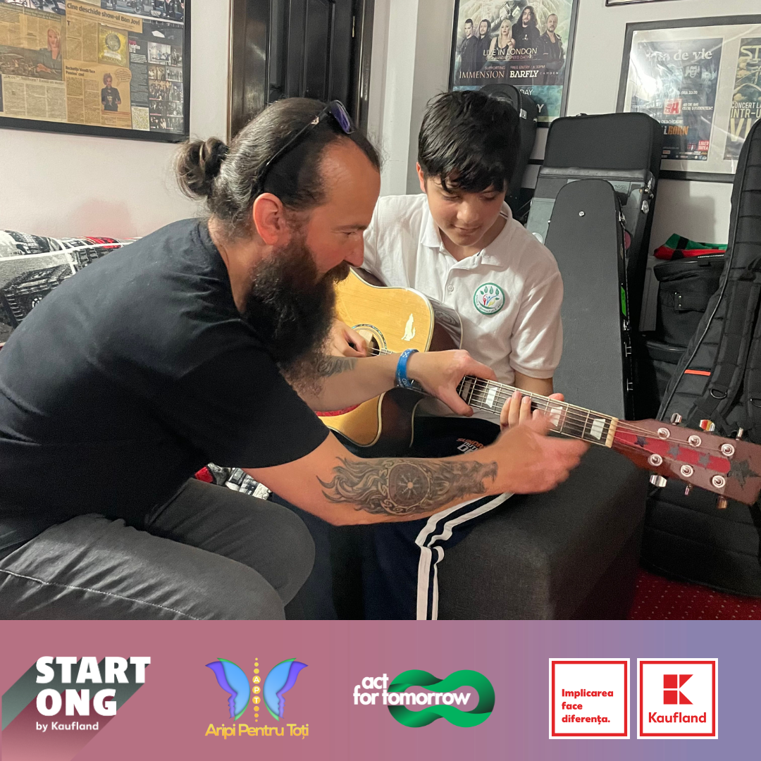 Participanți la paradă